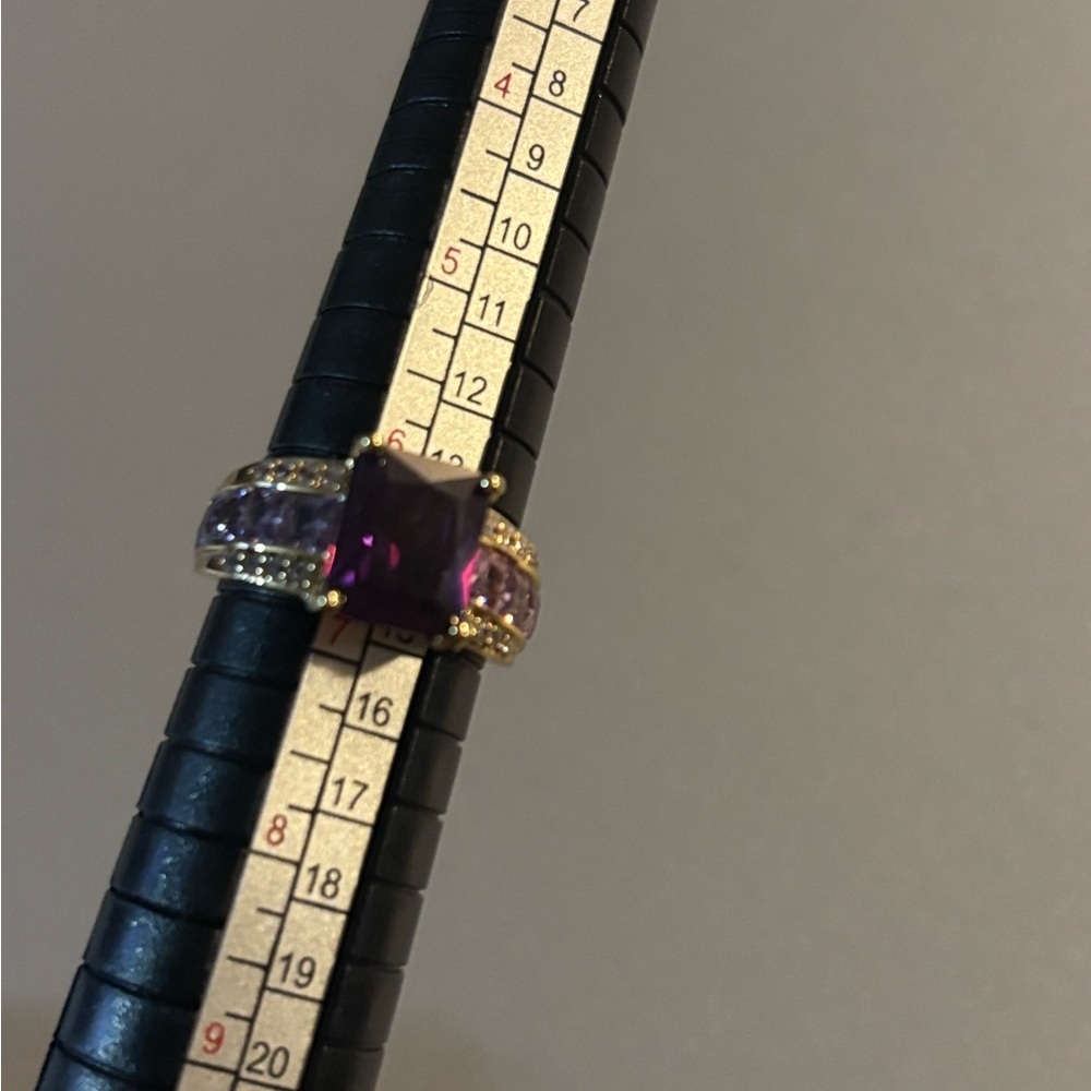 Elegant Purple and Gold Ring NWOT